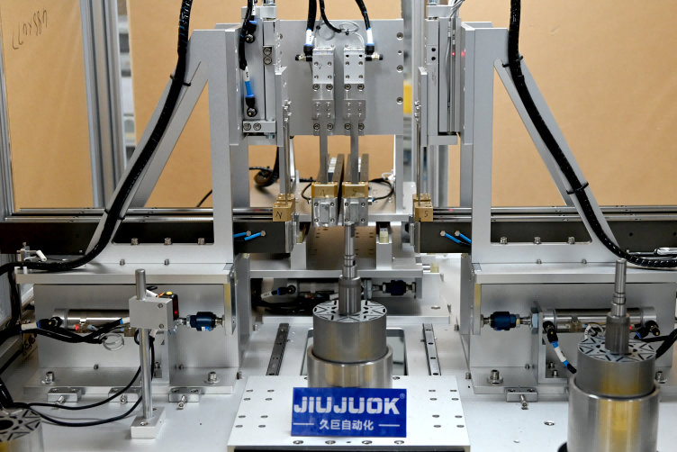 三轮车自动插磁钢机